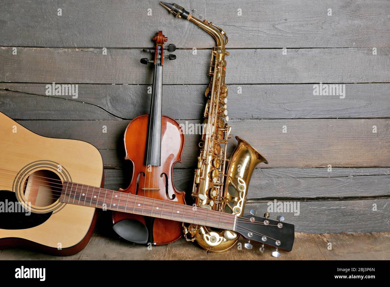 Instruments de musique sur fond en bois Banque D'Images