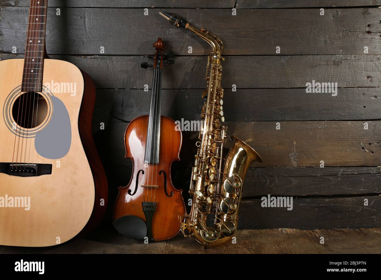 Instruments de musique sur fond en bois Banque D'Images