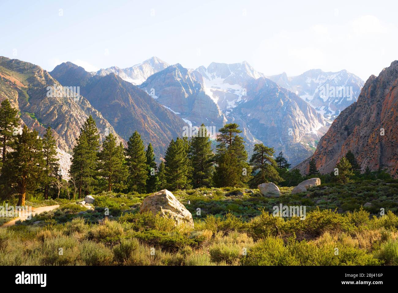 Belles montagnes alpines de Californie Banque D'Images