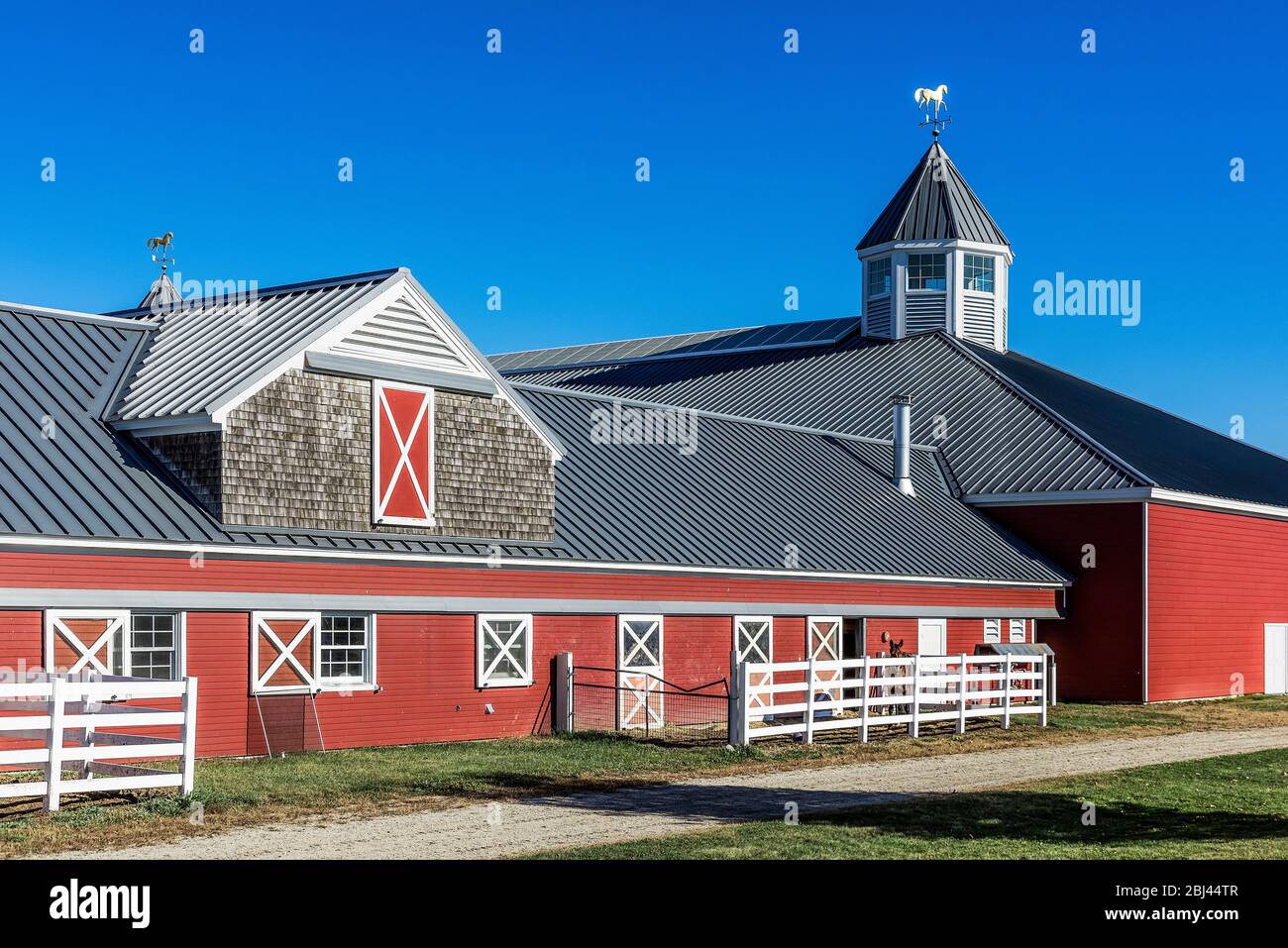 La grange du centre équestre Pineland Farms dans le Maine. Banque D'Images