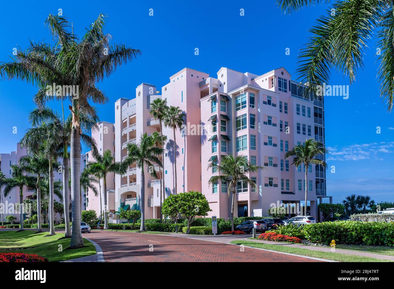 Immeuble de condominiums de complexe sur Barefoot Beach Road à Bonita Springs en Floride. Banque D'Images