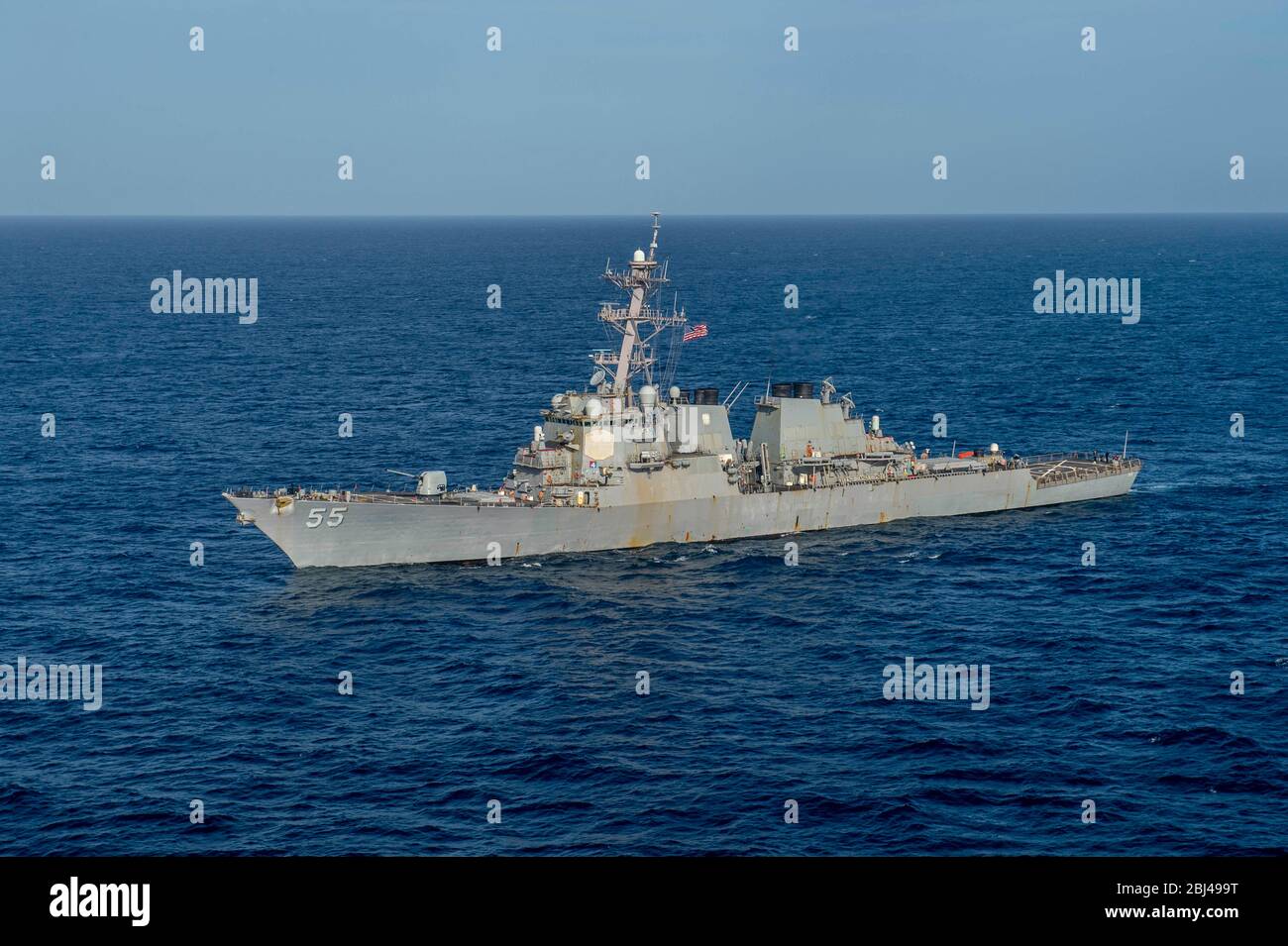 Le destroyer USS Stout-Stout de la marine américaine conduit des opérations avec le porte-avions USS Dwight D. Eisenhower le 7 mars 2020 en mer Méditerranée. Banque D'Images