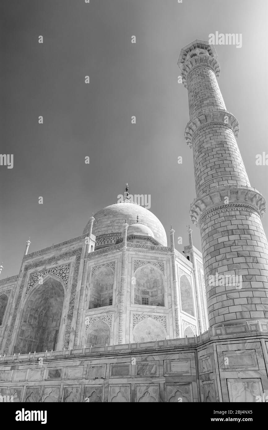 Mausolée Taj Mahal construite en 1643 par l'empereur Mughal Shah Jahan pour abriter la tombe de sa femme Mumtaz Mahal à Agra, Uttar Pradesh, Inde Banque D'Images