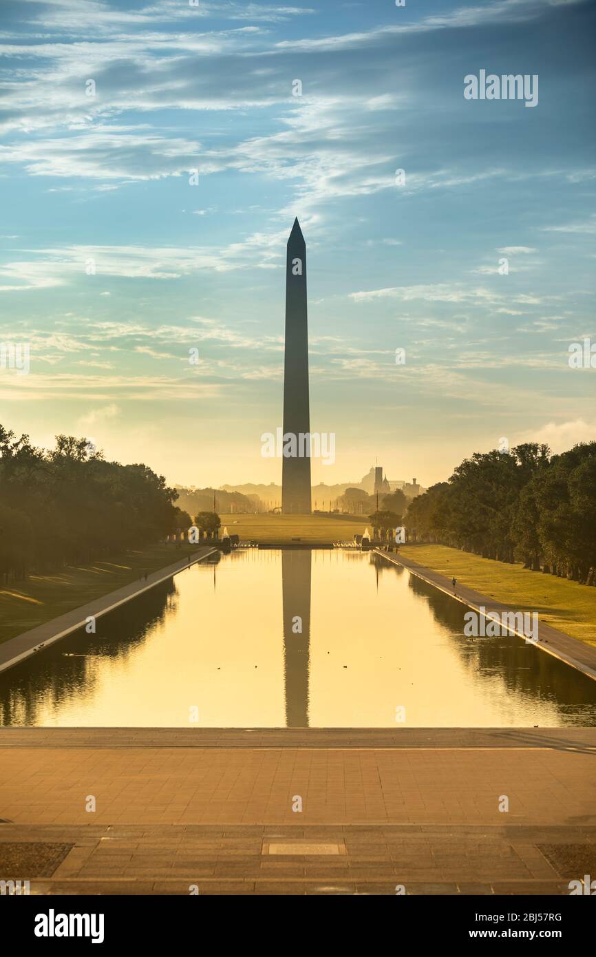 Washington DC Monument et le Capitole des États-Unis en face de la piscine à réflexion du Lincoln Memorial sur le National Mall USA Banque D'Images