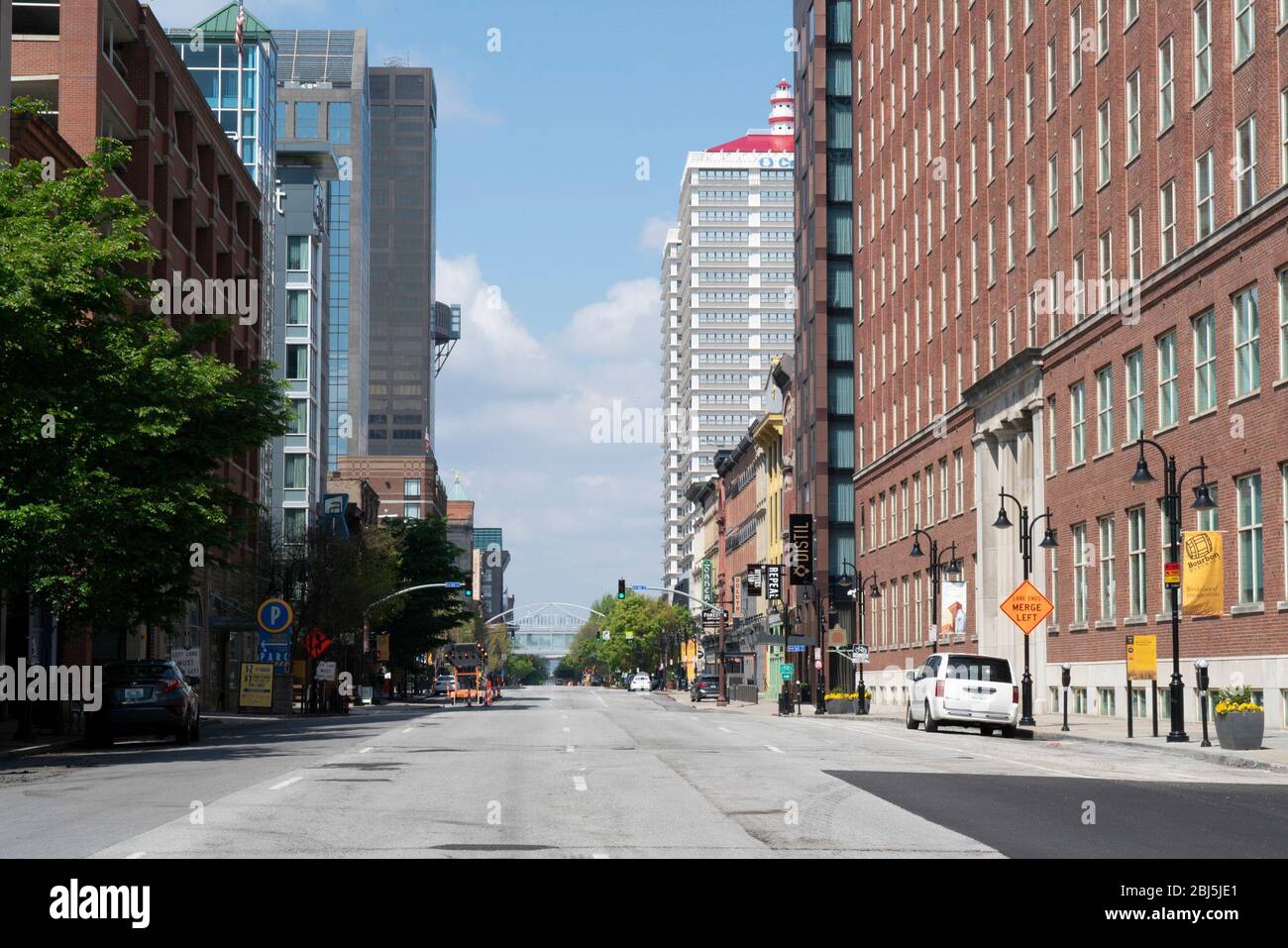 Humanna et Whiskey Row sont fermés en raison de la décision de verrouillage du gouverneur du Kentucky Andy Beshear et du virus Novel COVID-19, qui se trouve dans le centre-ville, illustrée le 17 avril 2020 à Louisville, Kentucky. Banque D'Images