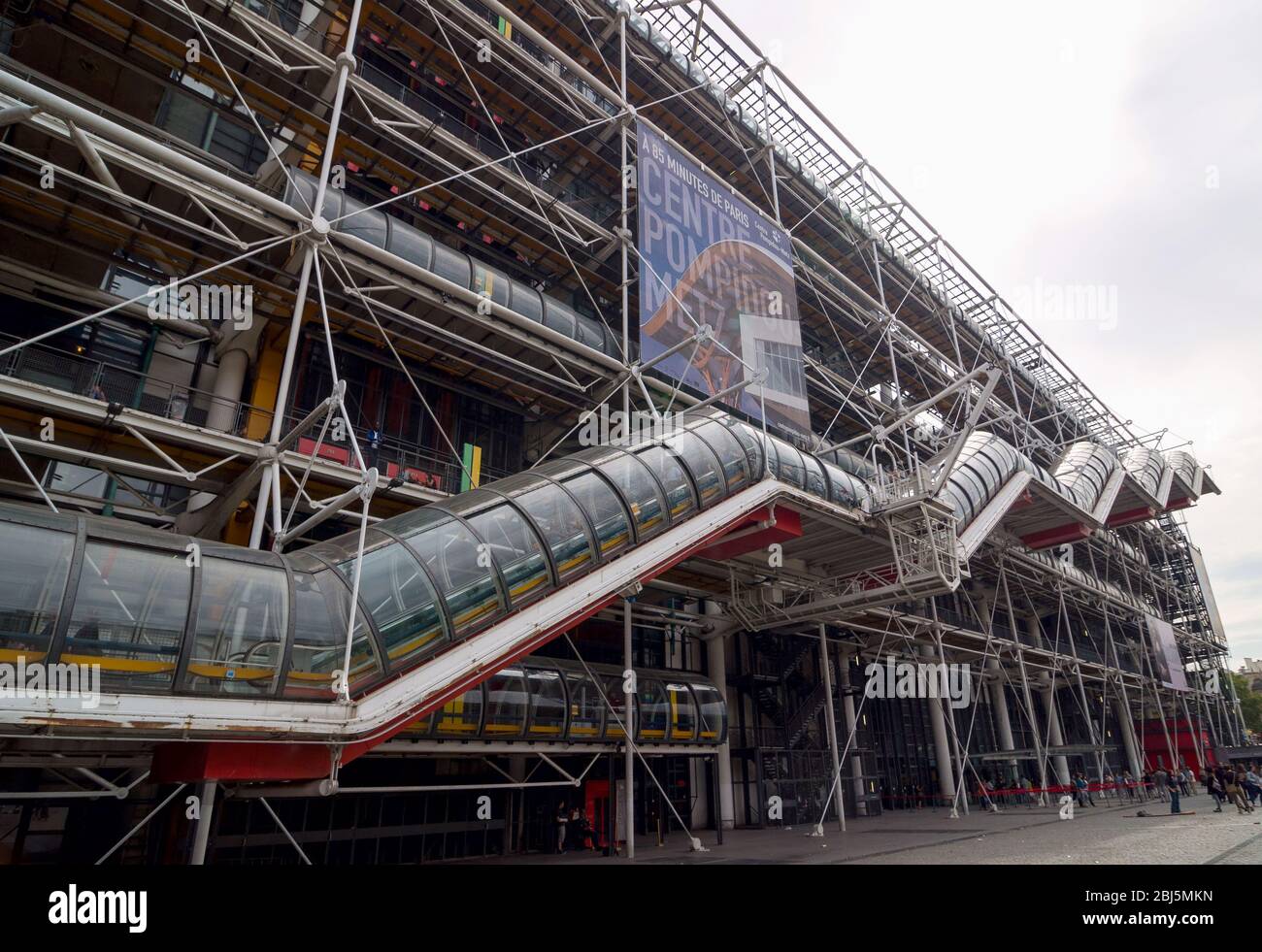 PARIS - 17 SEPTEMBRE 2014 : façade du Centre Georges Pompidou à Paris, France. Le Centre de Georges Pompidou est l'un des musées les plus célèbres de Banque D'Images