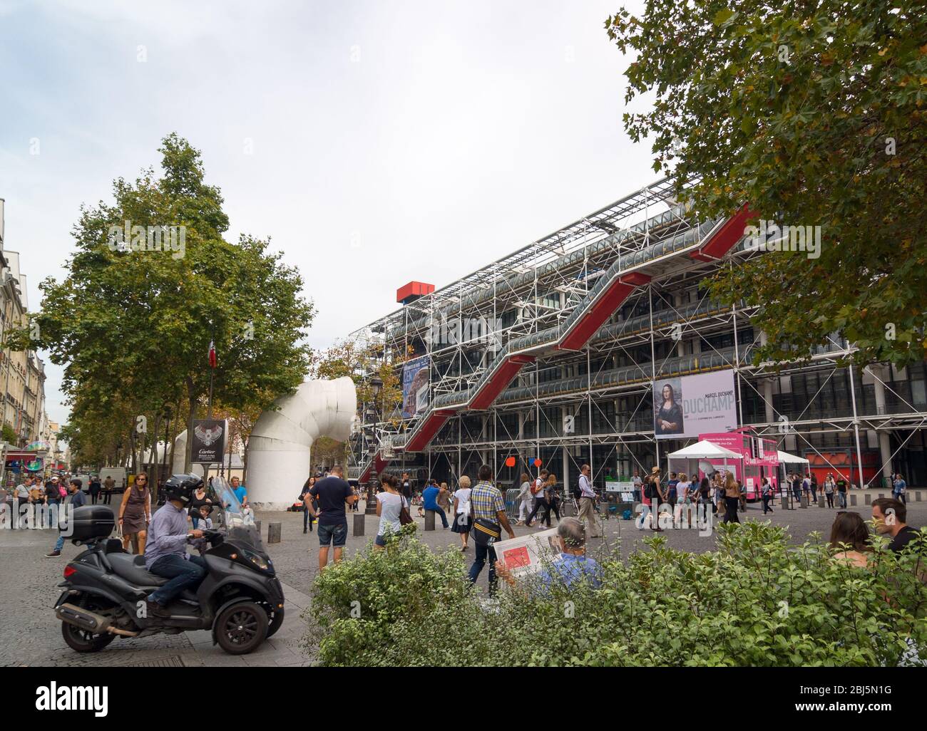 PARIS - 17 SEPTEMBRE 2014 : façade du Centre Georges Pompidou à Paris, France. Le Centre de Georges Pompidou est l'un des musées les plus célèbres de Banque D'Images