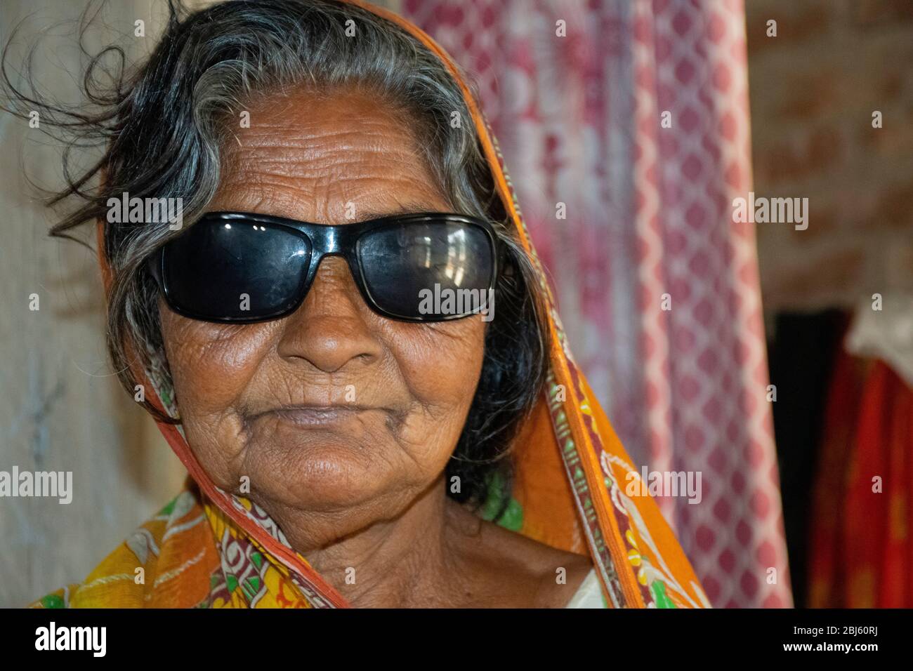 portrait de la vieille femme portant du verre après l'opération de la  cataracte, bihar Photo Stock - Alamy