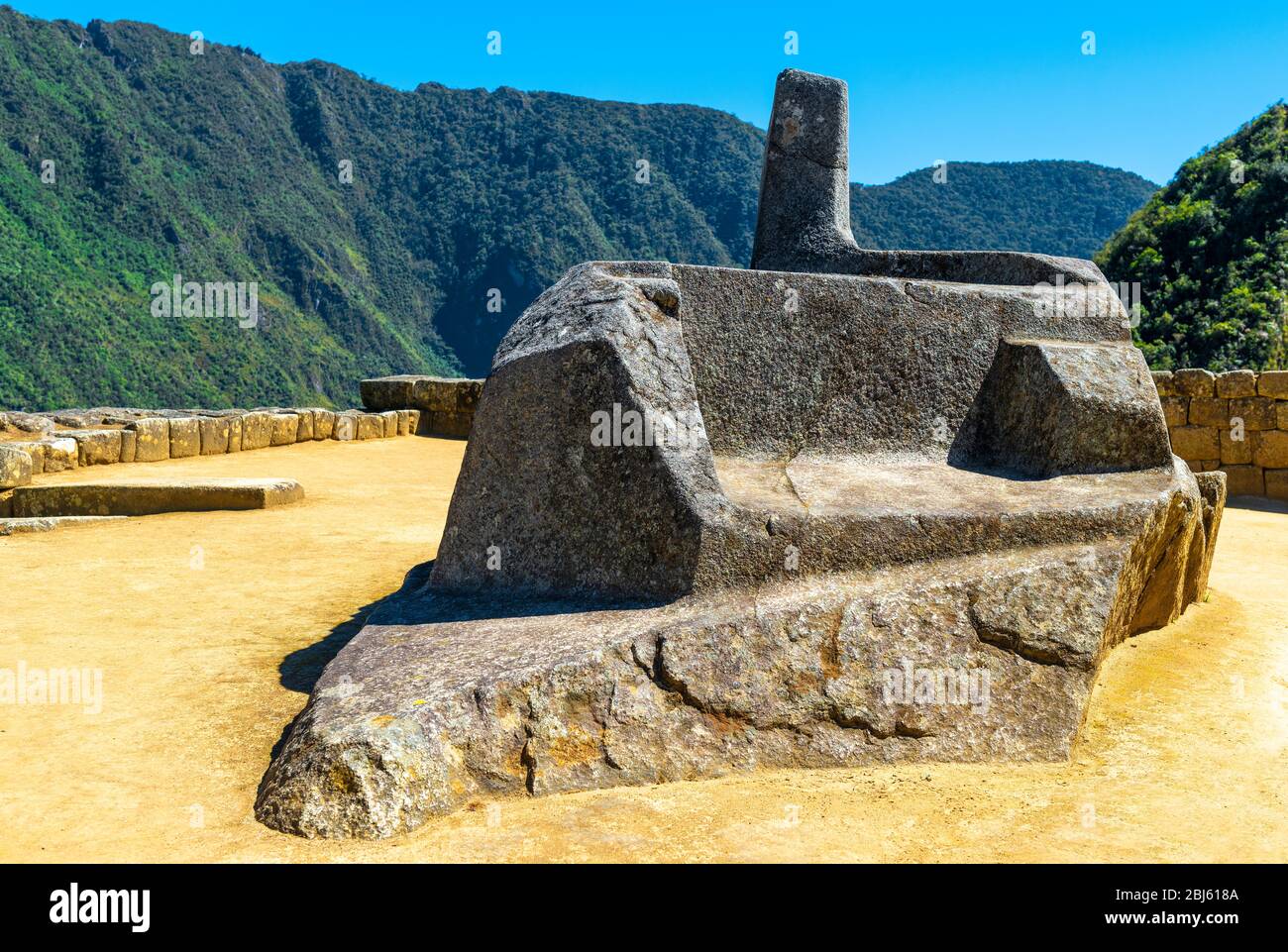 Le trône de l'Inca a sculpté la roche de granit, un observatoire astronomique, dans la ruine de Machu Picchu, Cusco, Pérou. Banque D'Images
