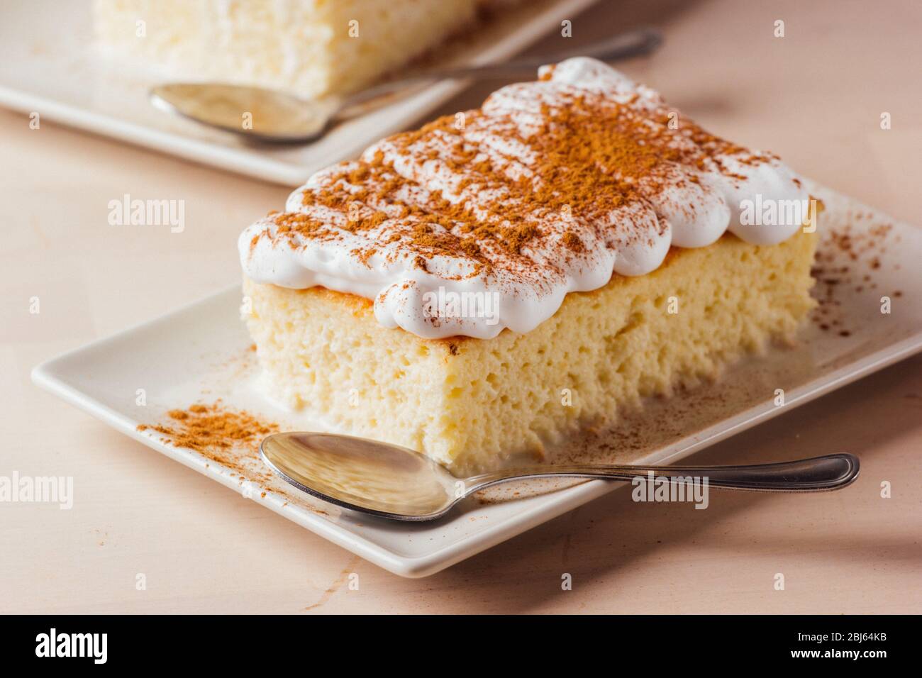 Un Morceau De Gateau Trois Lait Pret A Manger Photo Stock Alamy
