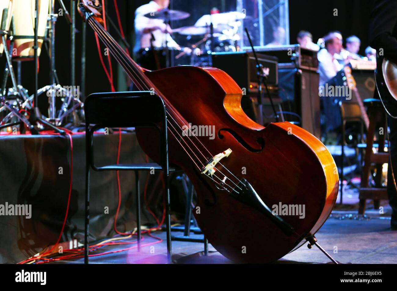 Musique de célébrité sur scène chantant jouant du violon Banque de  photographies et d'images à haute résolution - Alamy