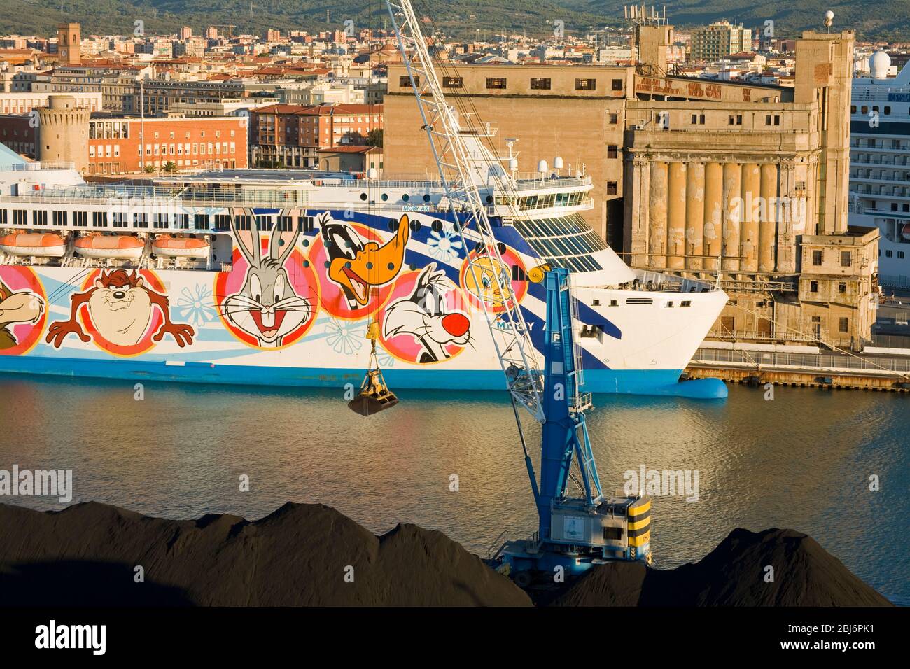 Ferry dans le port de Livourne, Toscane, Italie, Europe Banque D'Images