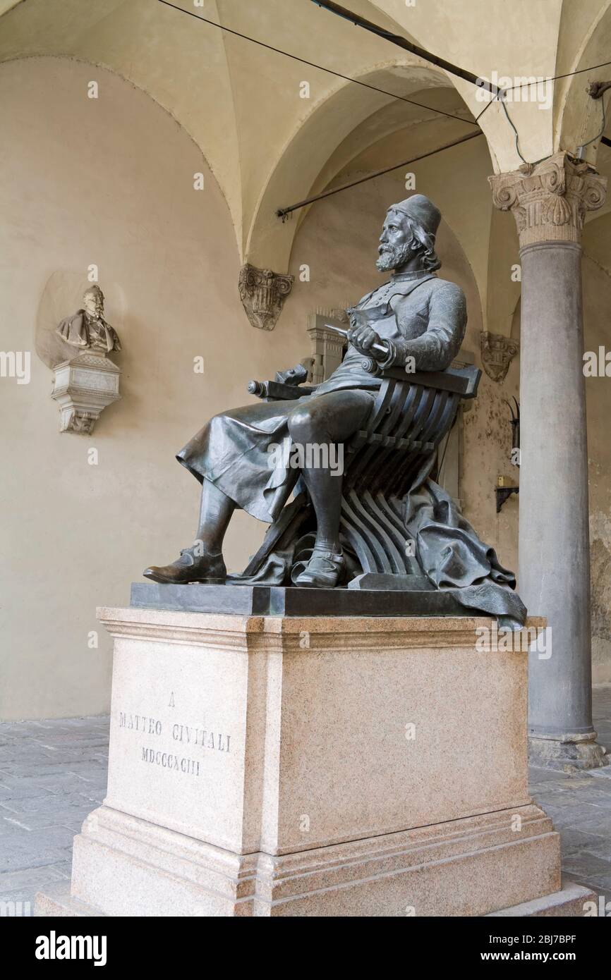 Statue D'UNE Civitali de Matteo sur la Piazza San Michele, Lucca, Toscane, Italie, Europe Banque D'Images