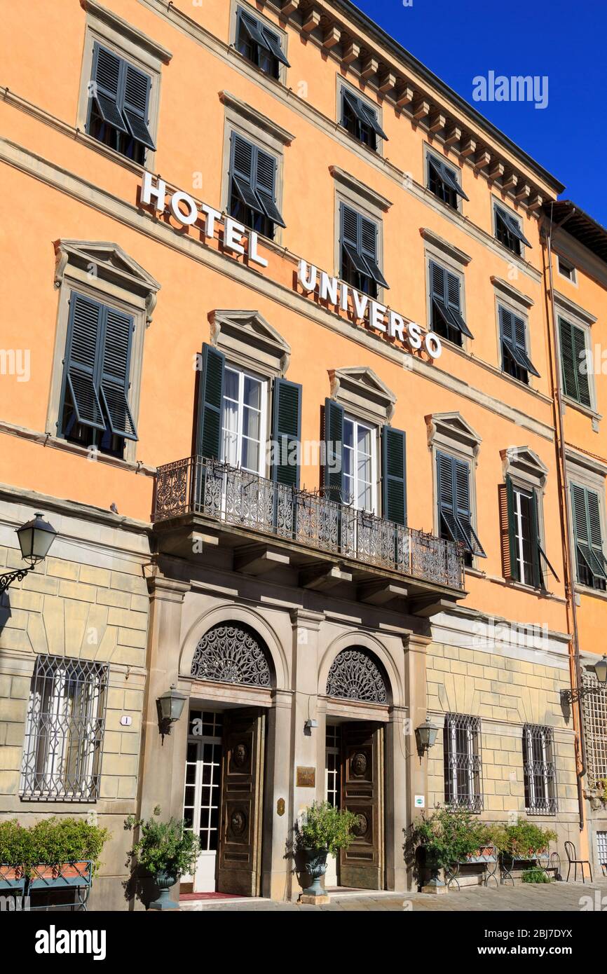 Hotel Universo, Piazza Napoléon, Lucca, Toscane, Italie, Europe Banque D'Images