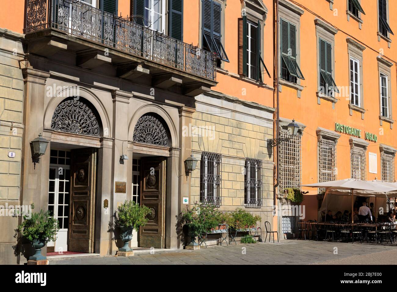 Hotel Universo, Piazza Napoléon, Lucca, Toscane, Italie, Europe Banque D'Images