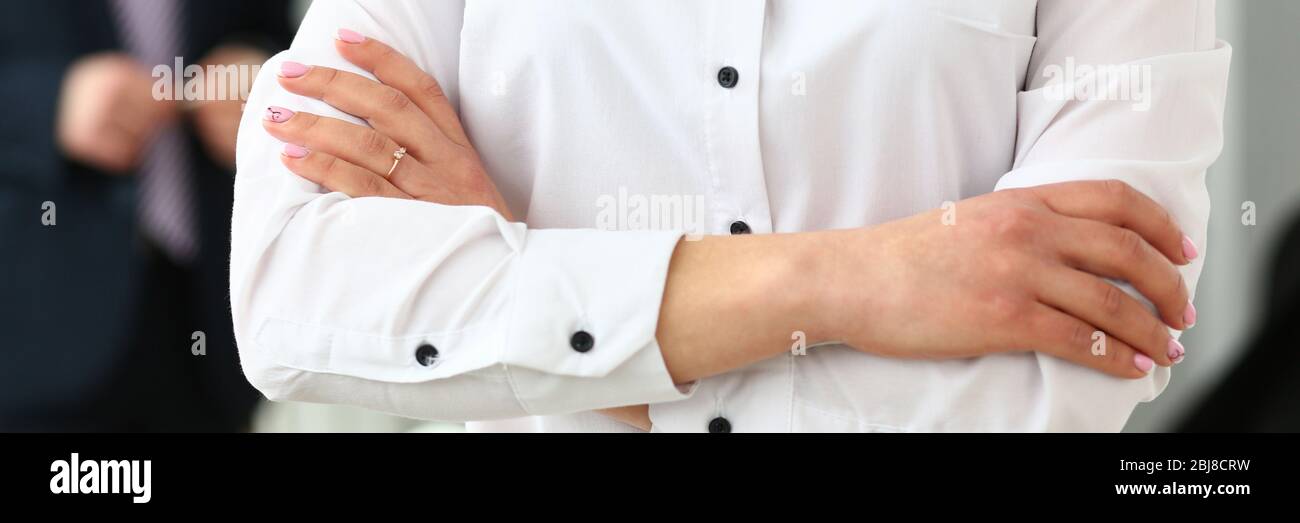 Smart girl en chemisier élégant Banque D'Images