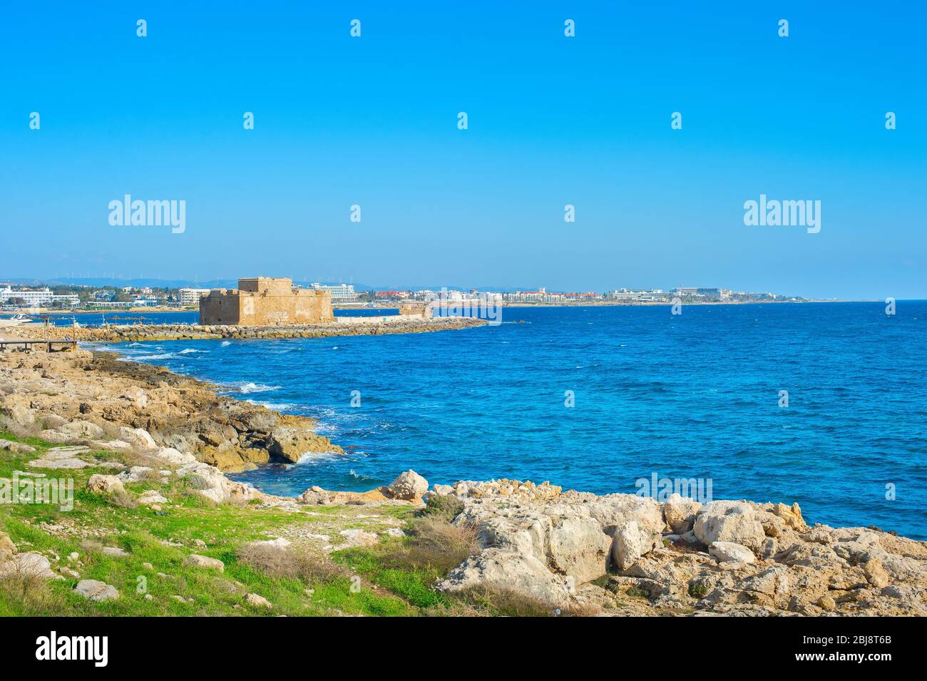 Vue sur le château de Paphos Harbour. Paphos, Chypre Banque D'Images