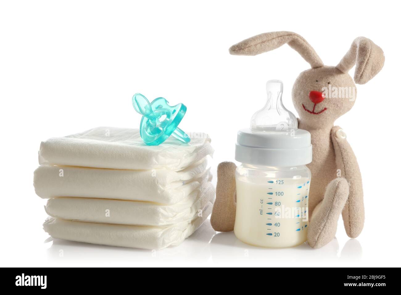 Baby bottle milk diapers pacifier Banque de photographies et d'images à  haute résolution - Alamy