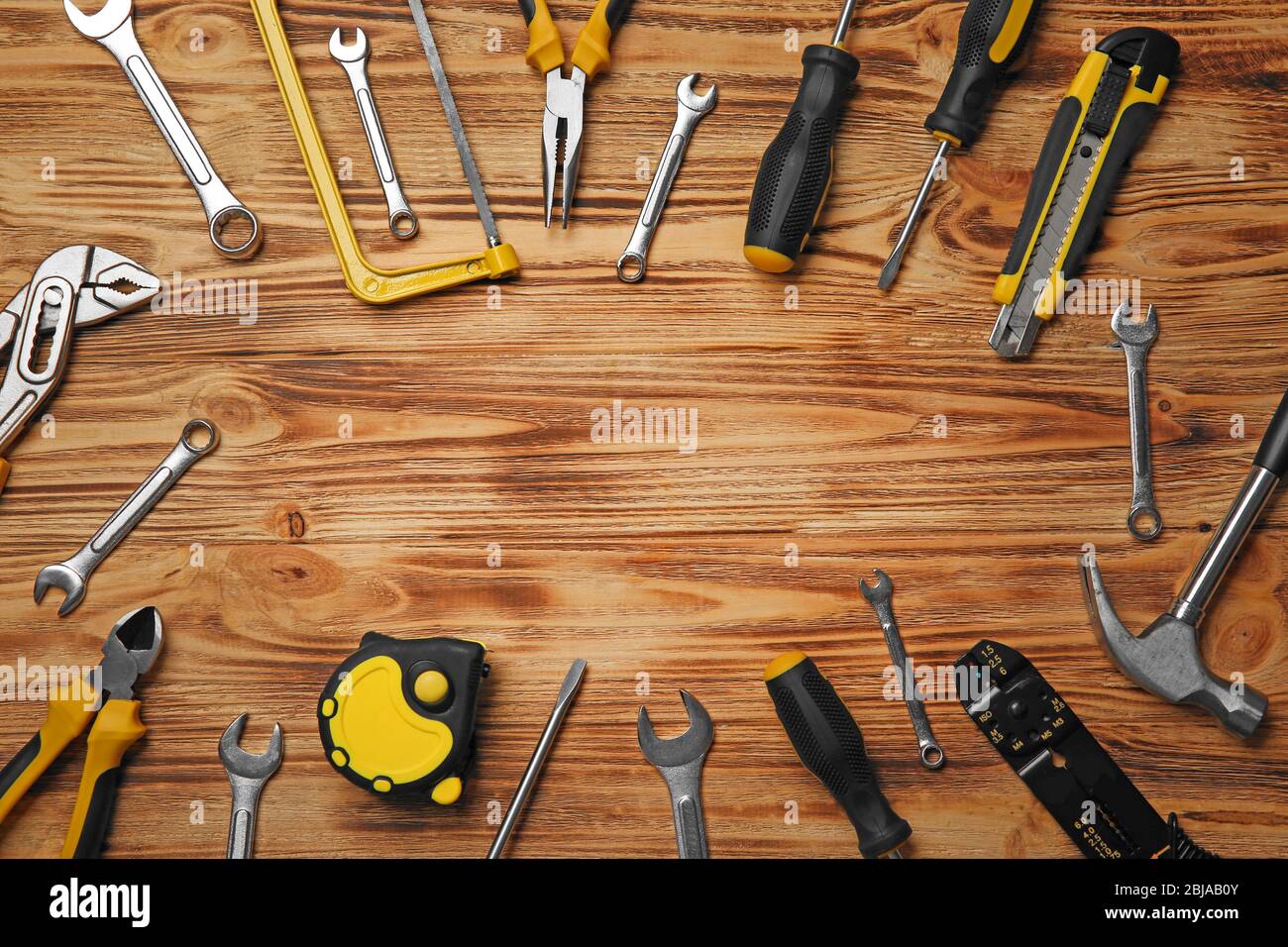 Outils sur fond en bois Banque D'Images