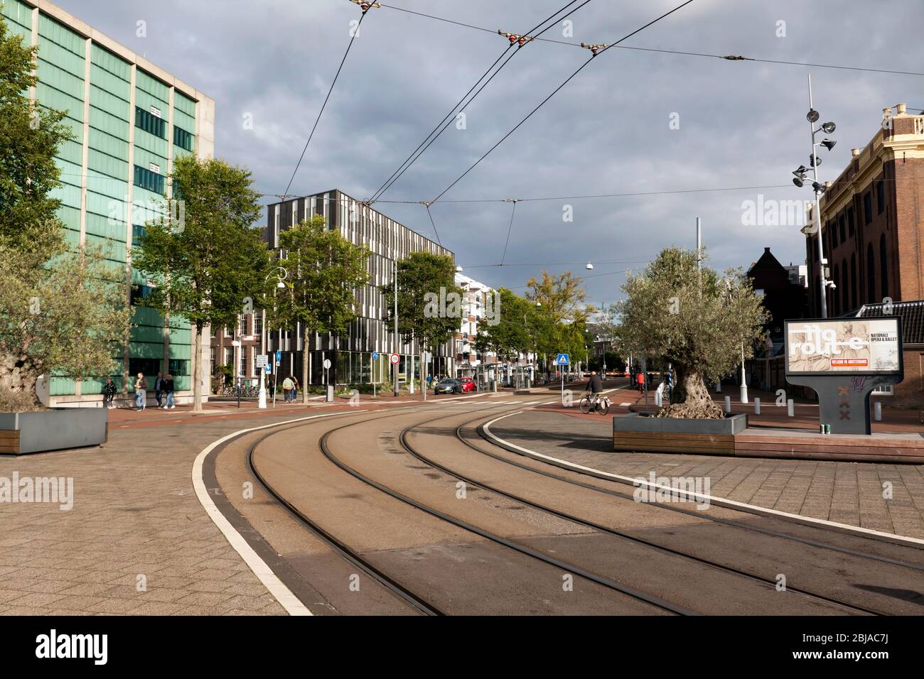 Ligne de tramway 14, en passant par M. Visserplein, Amsterdam-Centre, près de la synagogue portugaise-israélienne du siècle Banque D'Images