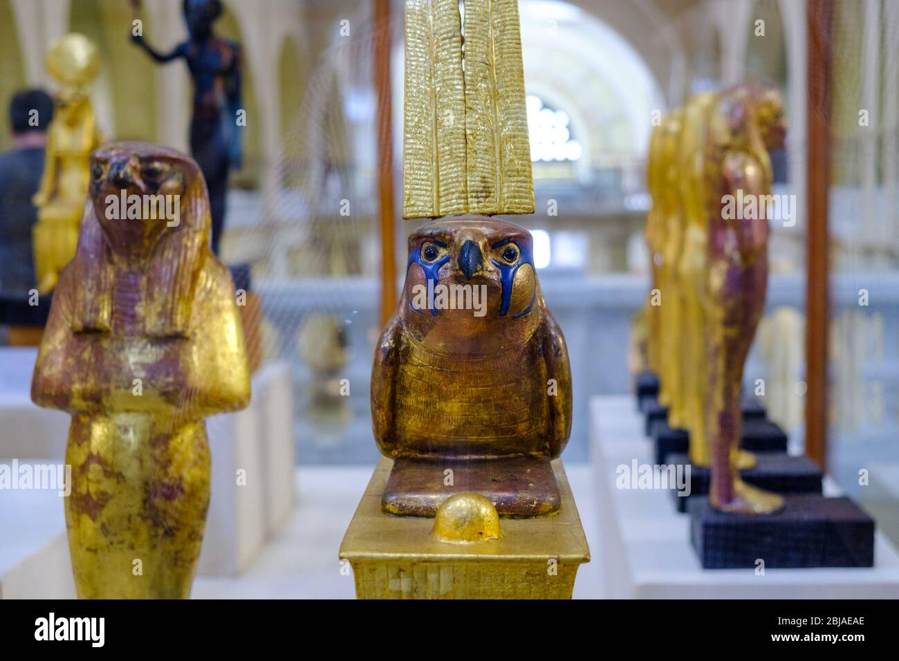 Le Caire / Egypte - 25 mai 2019: Statuette dorée de Gemehsu (Falcon) du roi Toutankhamun, Musée des Antiquités égyptiennes (Musée égyptien) Banque D'Images