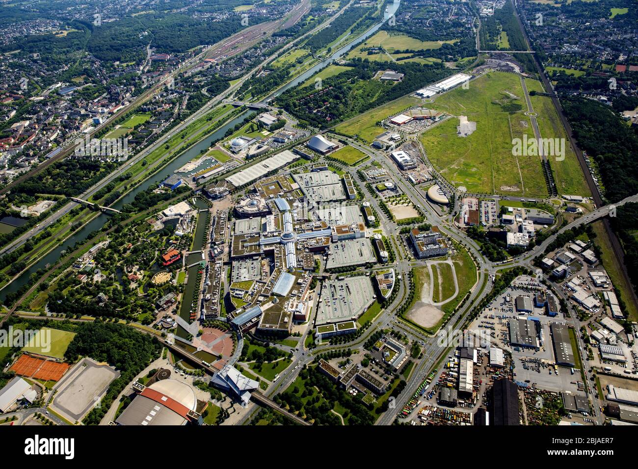 Centre commercial Centro à Oberhausen, 23.06.2016, vue aérienne, Allemagne, Rhénanie-du-Nord-Westphalie, Ruhr Area, Oberhausen Banque D'Images Centre commercial Centro à Oberhausen, 23.06.2016, vue aérienne, Allemagne, Rhénanie-du-Nord-Westphalie, Ruhr Area, Oberhausen Banque D'Images