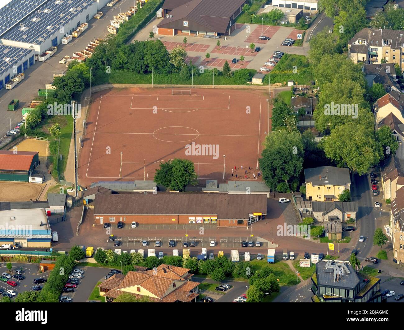 Terrains de sport et terrain de football de Reitverein ETuS Gelsenkirchen sur Dessauerstrasse à Gelsenkirchen, 26.05.2016, vue aérienne, Allemagne, Rhénanie-du-Nord-Westphalie, région de Ruhr, Gelsenkirchen Banque D'Images