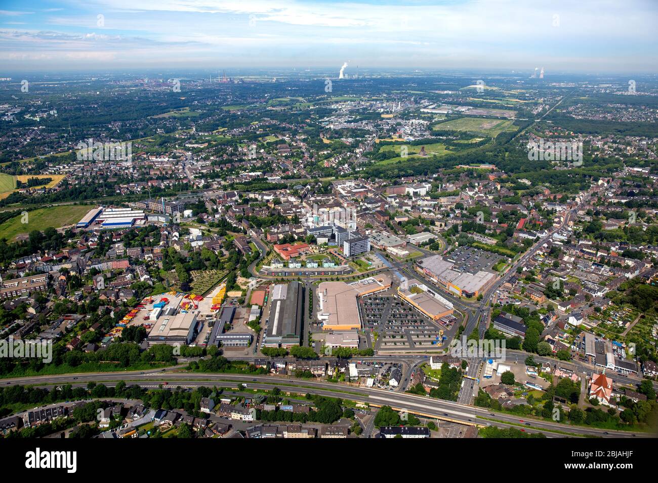 Centre commercial Sterkrader Tor à Oberhausen, 23.06.2016, vue aérienne, Allemagne, Rhénanie-du-Nord-Westphalie, région de la Ruhr, Oberhausen Banque D'Images Centre commercial Sterkrader Tor à Oberhausen, 23.06.2016, vue aérienne, Allemagne, Rhénanie-du-Nord-Westphalie, région de la Ruhr, Oberhausen Banque D'Images