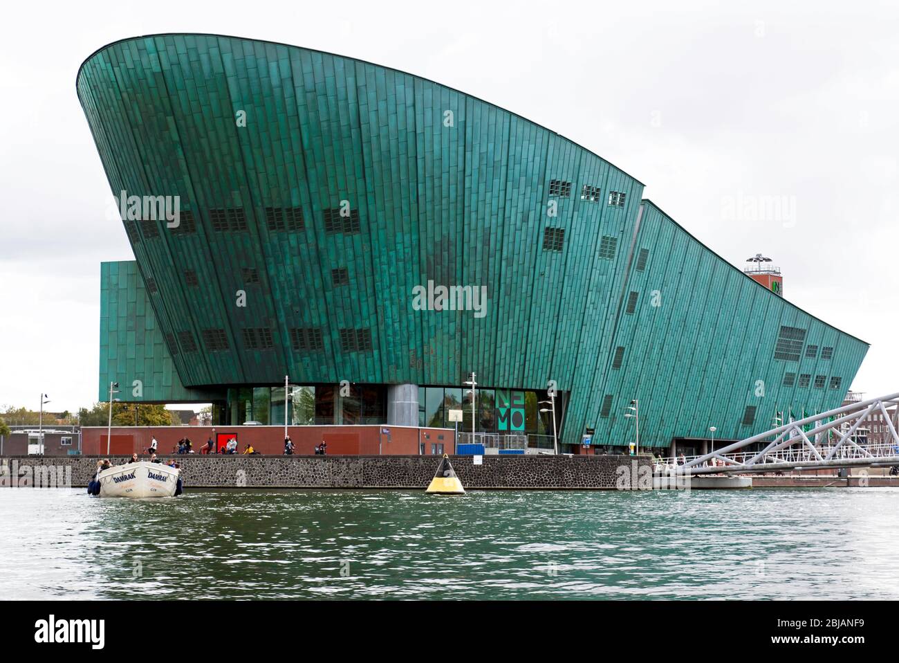 Vue sur le musée des sciences NEMO, Oosterdok 2 Amsterdam, Pays-Bas Banque D'Images