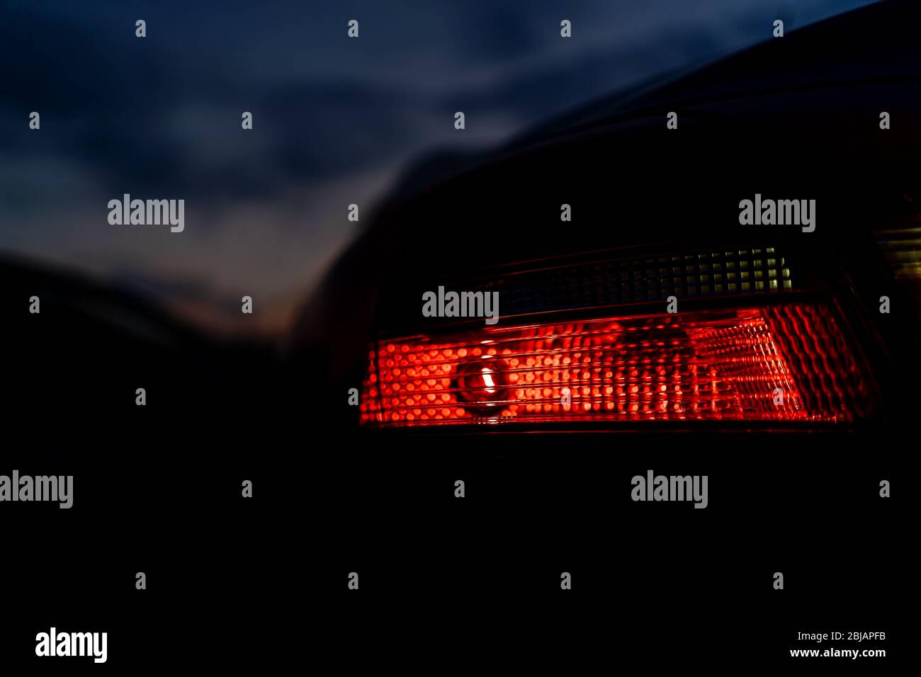 feu arrière de voiture de nuit à proximité Banque D'Images