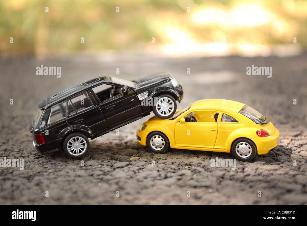 Gros plan sur les voitures de jouet crash Photo Stock - Alamy