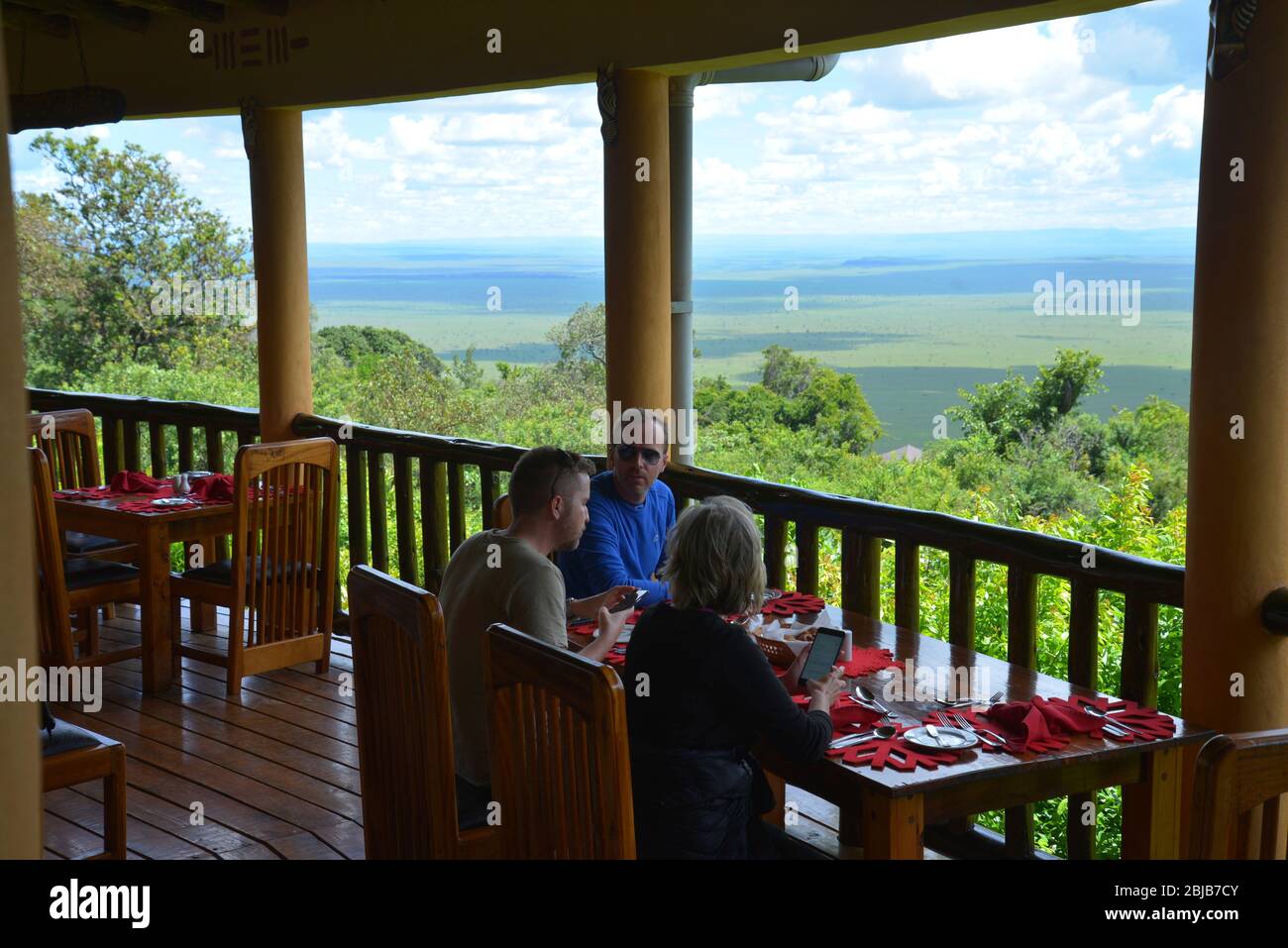 Repas à l'extérieur, restaurant de Mara Engai Lodge, Masai Mara Reserve, Kenya Banque D'Images