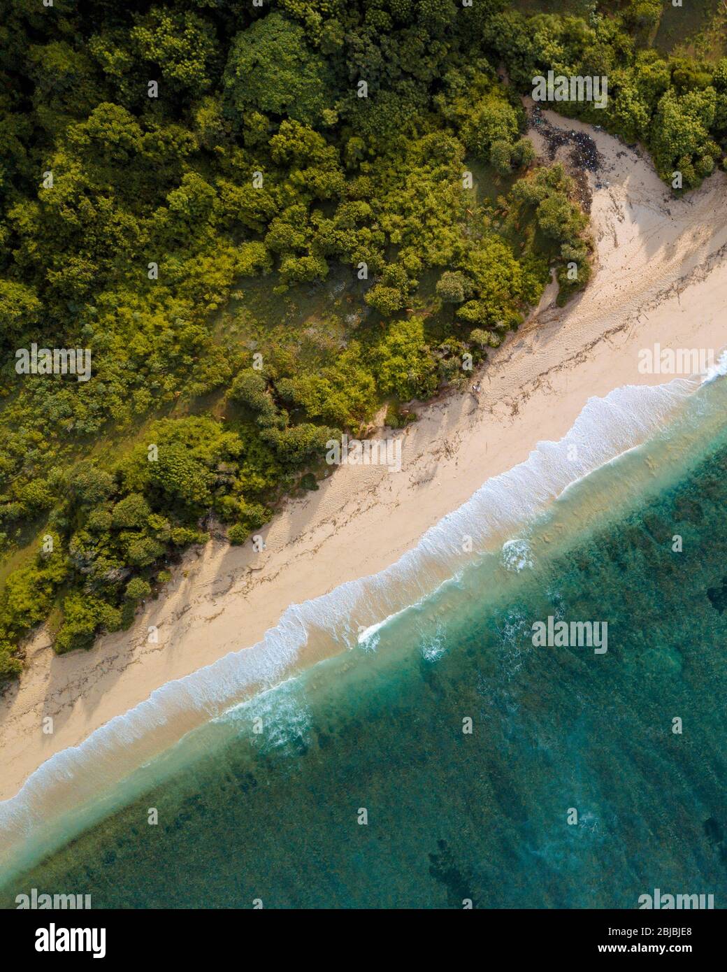 Vue aérienne sur la plage tropicale, Bali, Indonésie Banque D'Images