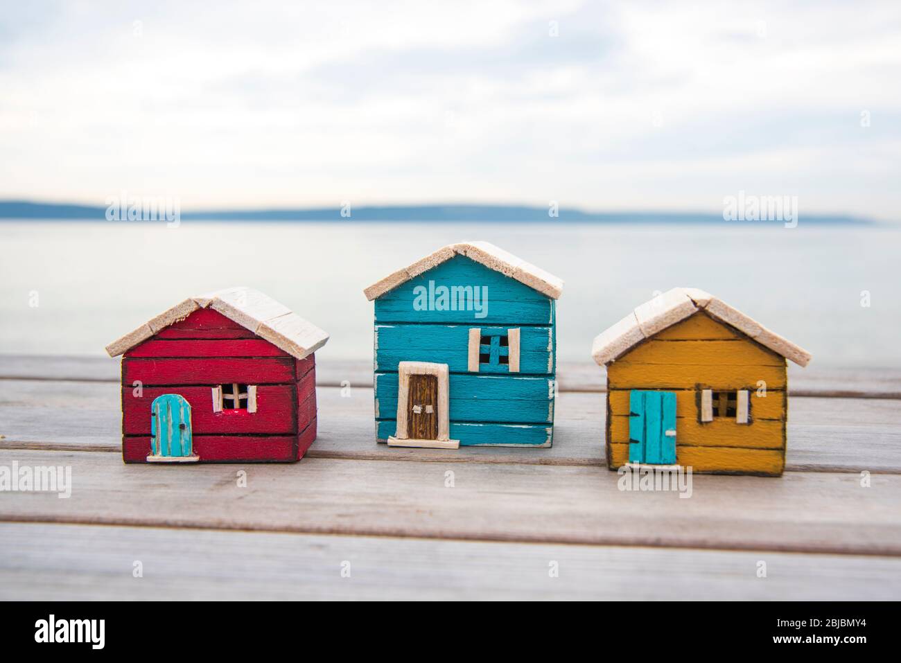 maison modèle en bois sur la plage. séjour à la maison, en sécurité Banque D'Images