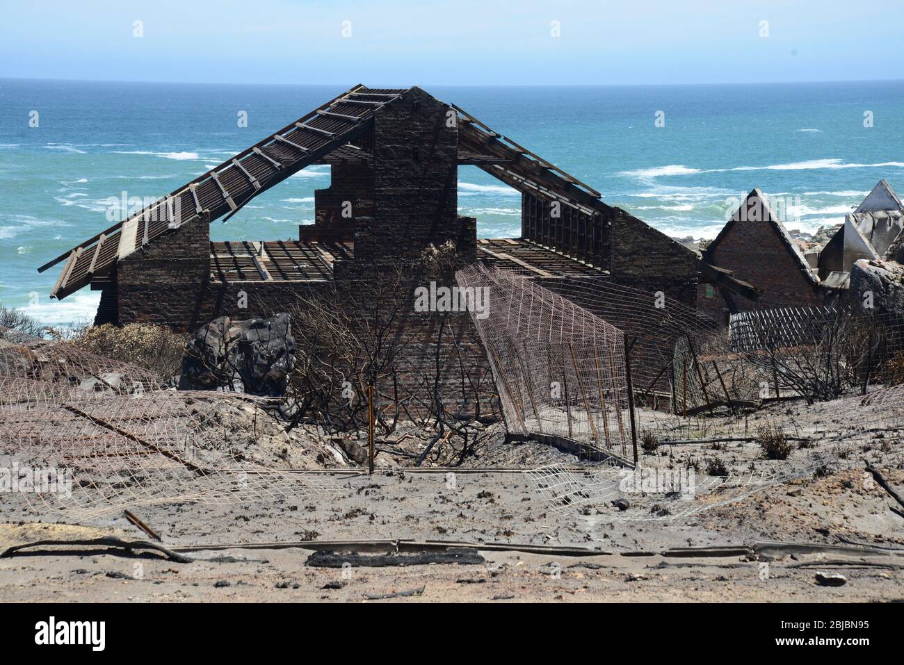 Maisons brûlées du feu de brousse, Hermanus, Afrique du Sud Banque D'Images