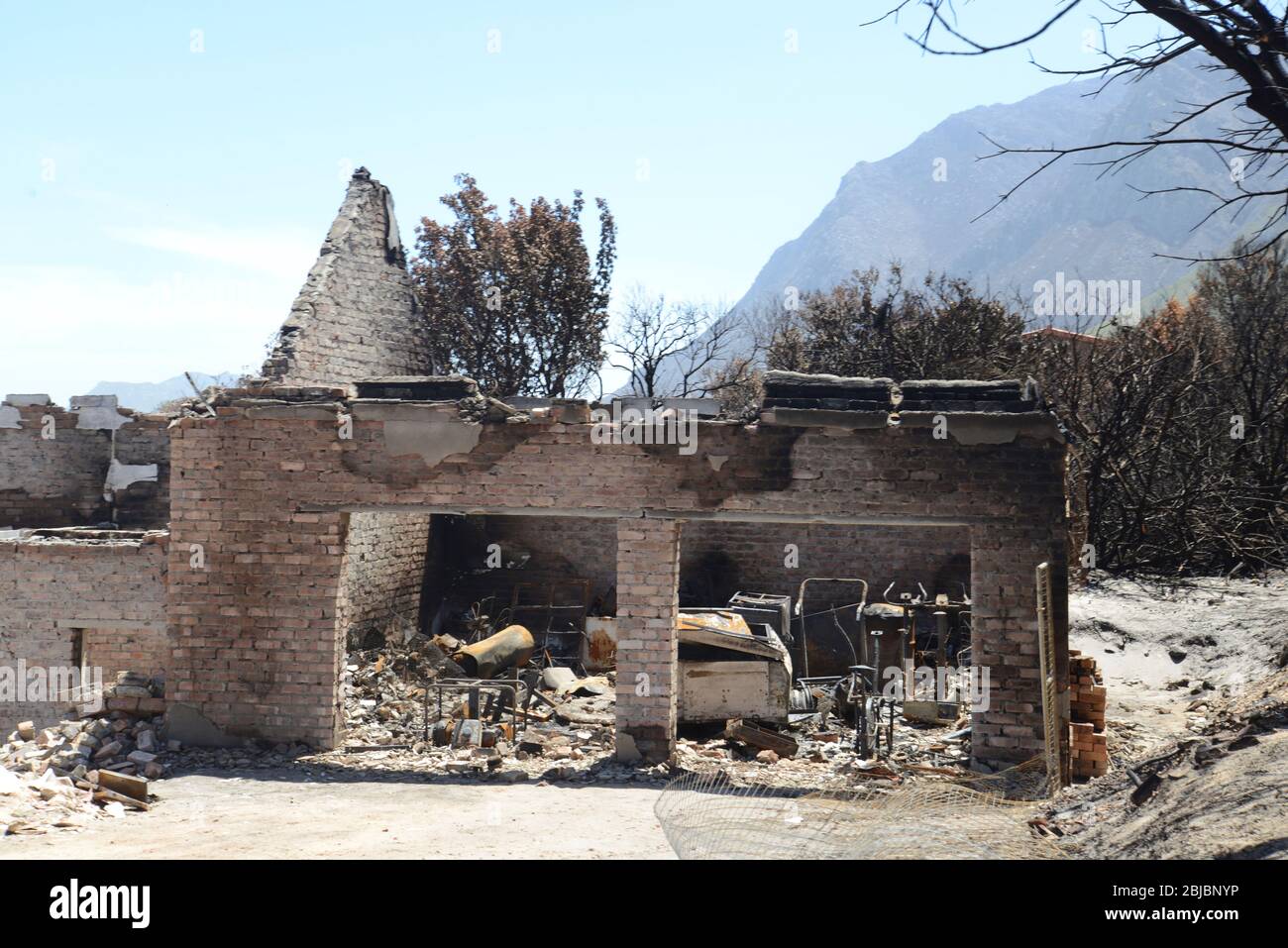 Maisons brûlées du feu de brousse, Hermanus, Afrique du Sud Banque D'Images