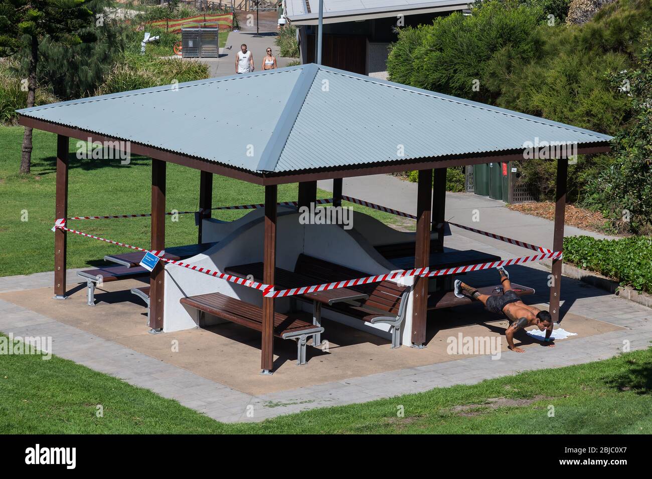 Sydney, Australie.Samedi 18 avril 2020. La plage de Tamarama dans la banlieue est de Sydney est fermée en raison de la pandémie de coronavirus. D'hier Tamarama Banque D'Images