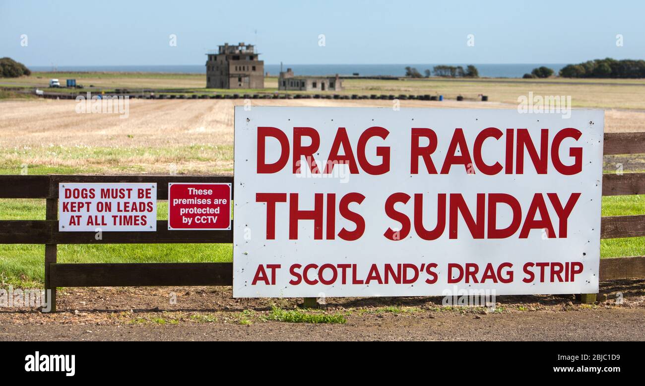 Drag Racing Track, Old RAF Airfield, Signage, rail, Fife, Écosse Banque D'Images
