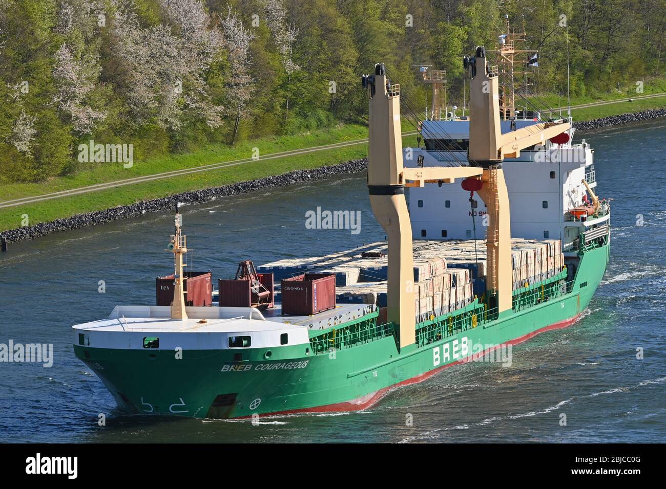 Le navire cargo général BREB passe courageusement le canal de Kiel Banque D'Images