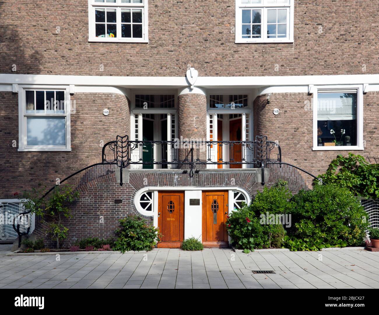 Près de l'entrée Art déco des appartements au 146 - 148 de Lairessestraat, Amsterdam Banque D'Images