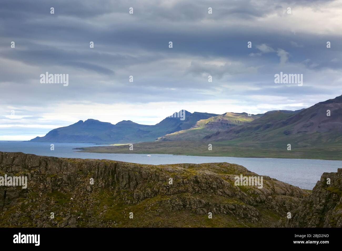 La péninsule de Holmanes et la réserve naturelle abritent une nature et un paysage variés et magnifiques. Eskifjordur, Islande de l'est. Banque D'Images