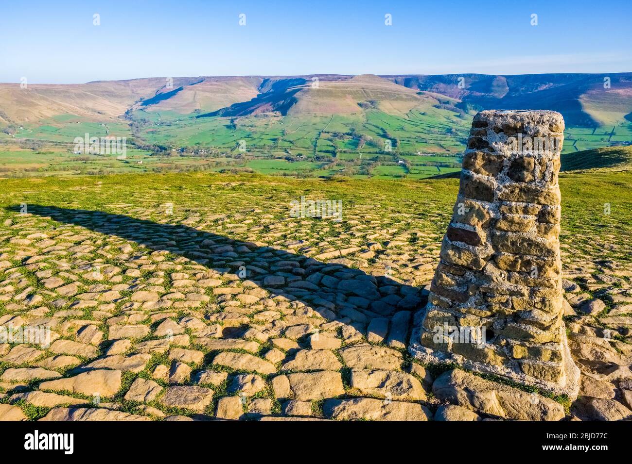 Kinder Scout et Edale du point de sommet de MAM Tor, Peak District National Park, Derbyshire, Royaume-Uni Banque D'Images