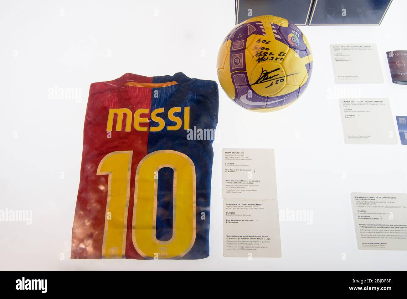 Barcelone, Espagne - 22 septembre 2014 : maillot de football porté par Lionel Messi lors du match lorsqu'il a marqué son objectif de la Ligue Barcelona 5000. Musée FC Barcelone Banque D'Images