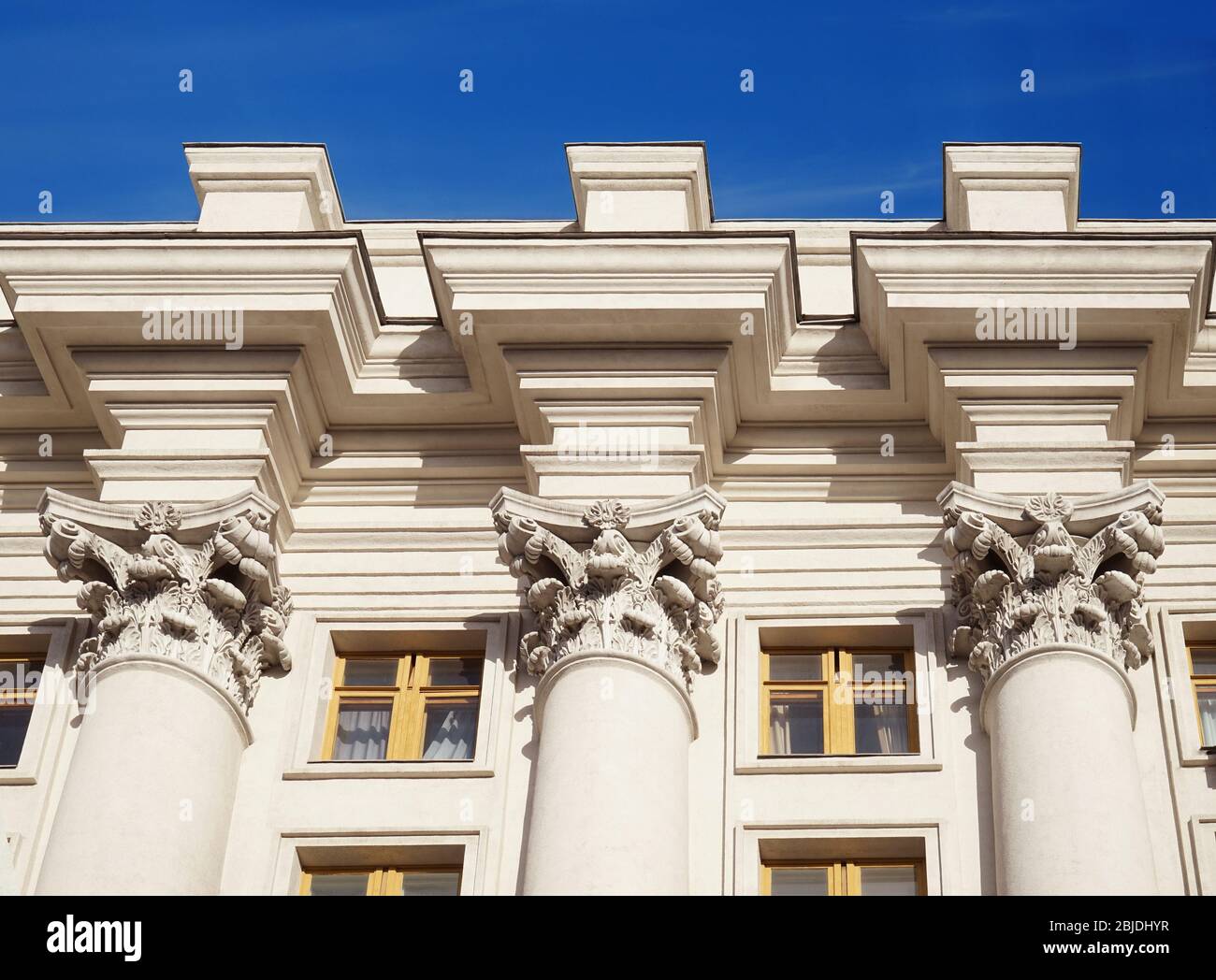 Conception de bâtiment dans le style néoclassique Banque D'Images Conception de bâtiment dans le style néoclassique Banque D'Images