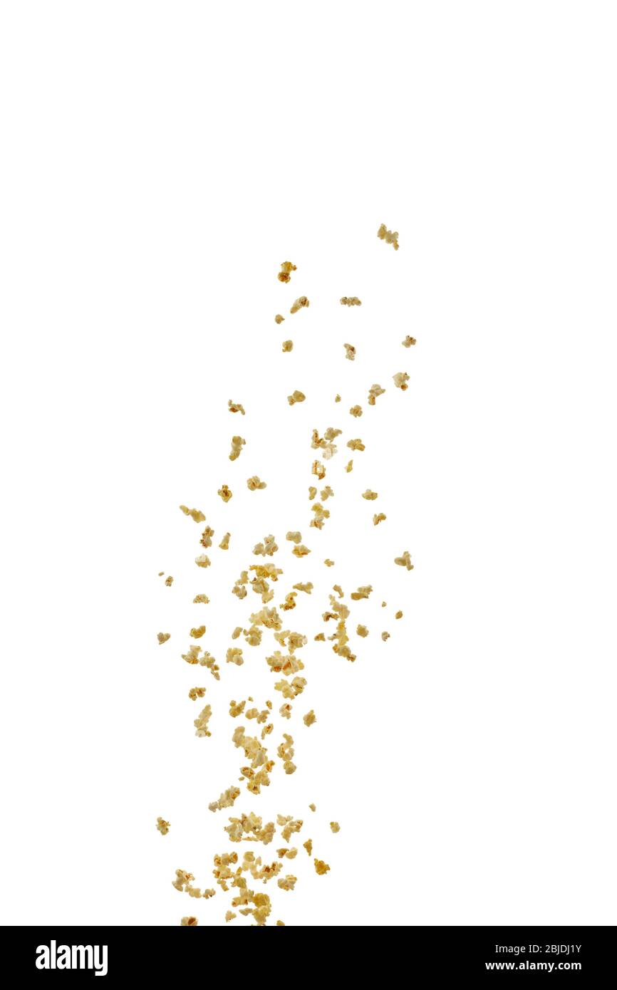 Popcorn préparé volant isolé sur fond blanc, Banque D'Images