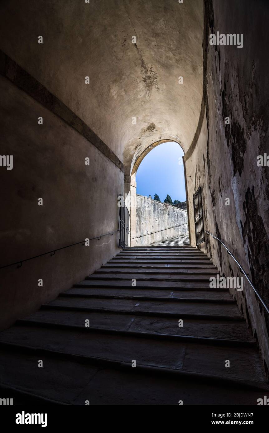 Couloir en pierre avec escalier dans le Palazzo Pitti, Florence, Toscane, Italie Banque D'Images