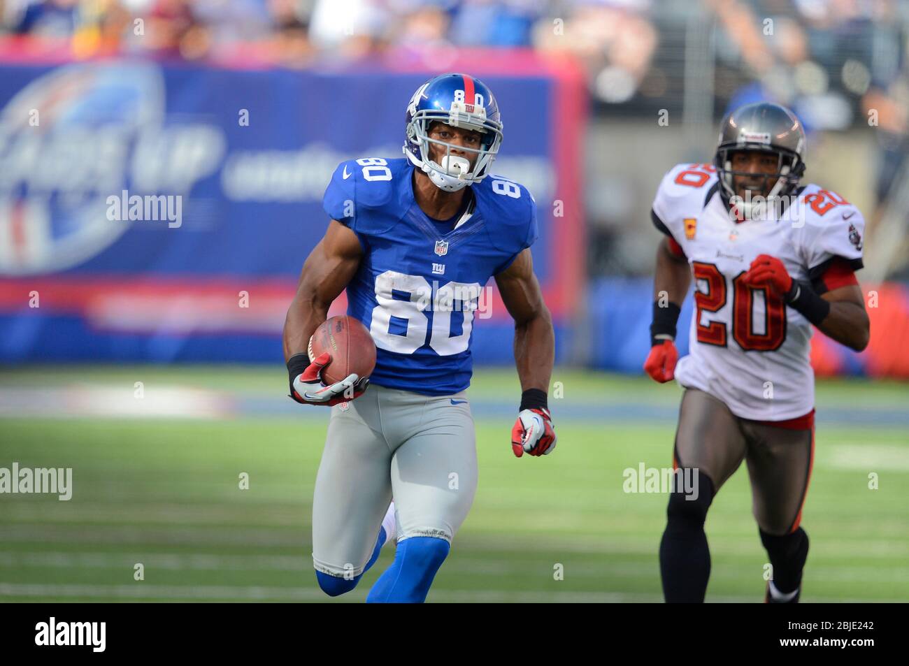 16 septembre 2012 : Victor Cruz (80), grand récepteur New York Giants, fait un Touchdown de rattrapage au cours d'une semaine 2 NFL NFC entre les Tampa Bay Buccan Banque D'Images 16 septembre 2012 : Victor Cruz (80), grand récepteur New York Giants, fait un Touchdown de rattrapage au cours d'une semaine 2 NFL NFC entre les Tampa Bay Buccan Banque D'Images