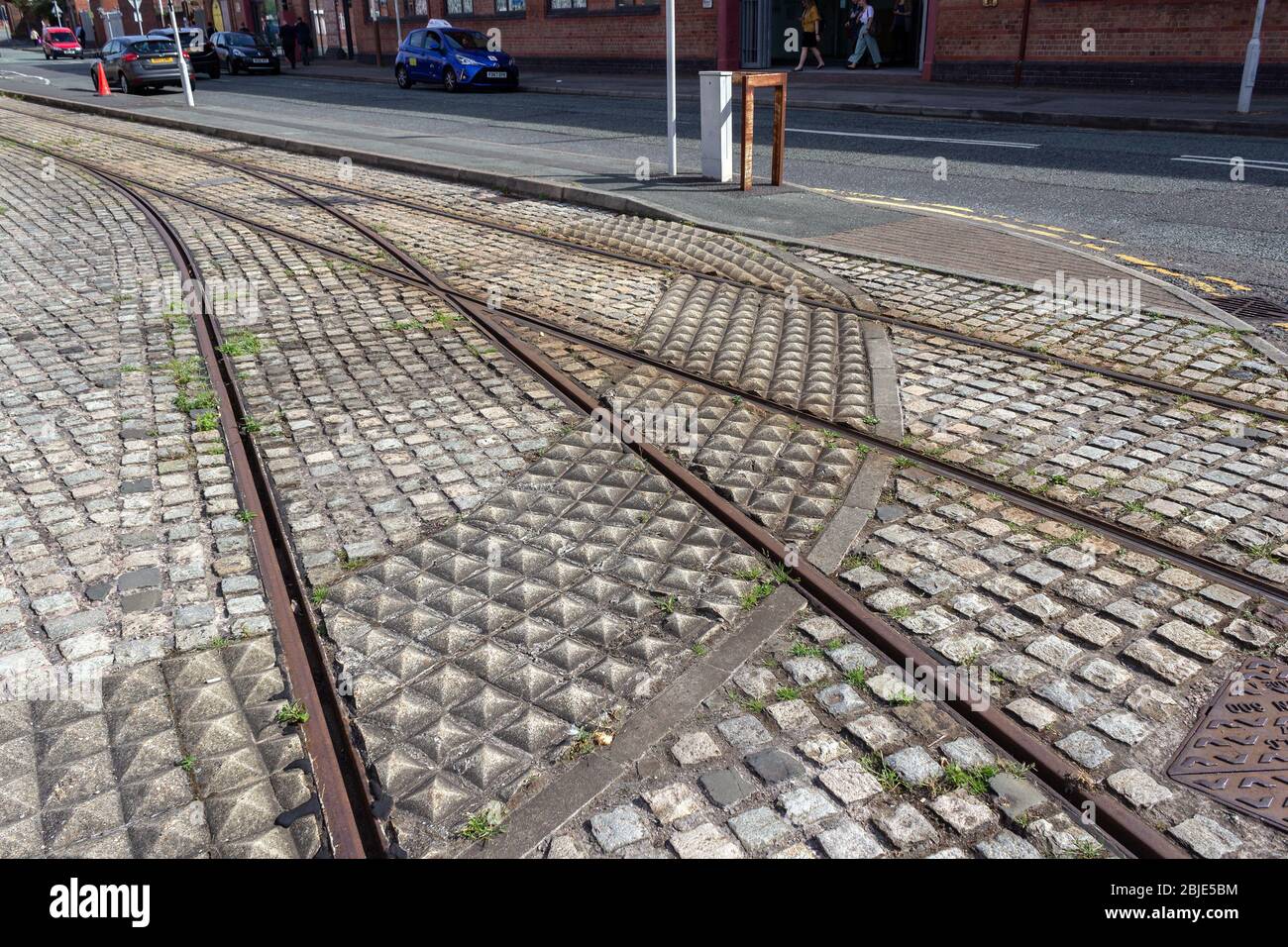 Lignes de tramway sur Shore Road, Birkenhead. Des tramways historiques longent ces sentiers du musée des transports à Woodside. Banque D'Images