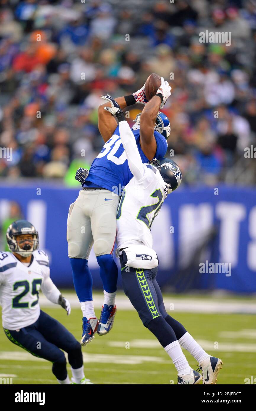 15 décembre 2013 : Victor Cruz (80), grand récepteur des New York Giants, monte pour un coup de pied tandis que le Seahawks de Seattle se défend contre Jeremy Lane (20) pendant t Banque D'Images 15 décembre 2013 : Victor Cruz (80), grand récepteur des New York Giants, monte pour un coup de pied tandis que le Seahawks de Seattle se défend contre Jeremy Lane (20) pendant t Banque D'Images