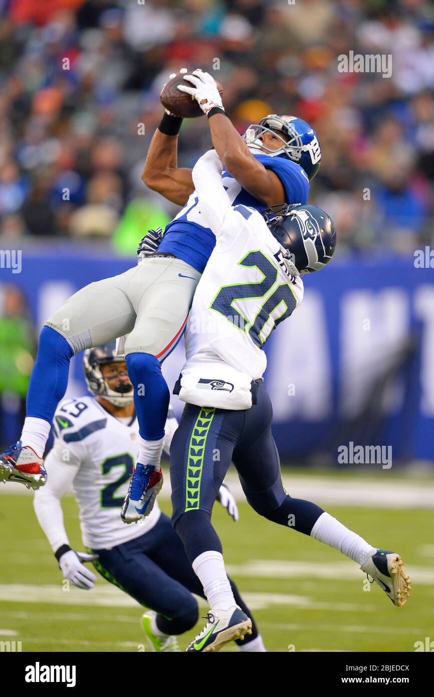 15 décembre 2013 : Victor Cruz (80), grand récepteur des New York Giants, monte pour un coup de pied tandis que le Seahawks de Seattle se défend contre Jeremy Lane (20) pendant t Banque D'Images 15 décembre 2013 : Victor Cruz (80), grand récepteur des New York Giants, monte pour un coup de pied tandis que le Seahawks de Seattle se défend contre Jeremy Lane (20) pendant t Banque D'Images